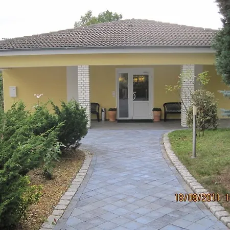 Hotel Merkur Garni Sarstedt Exterior photo